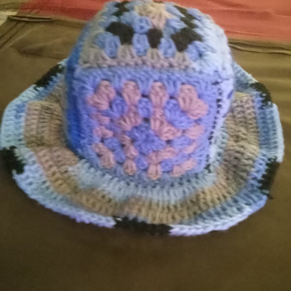 Handmade Crochet hat - Picture 2 of 4